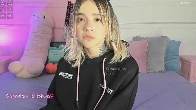 Snapshot of _Tammara_ chatting on 10.10.25 Tammara online show from 10.10.25