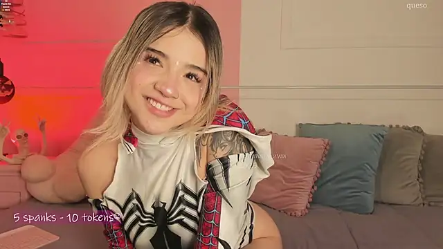 Snapshot of _Tammara_ chatting on 10.31.25 Tammara online show from 10.31.25