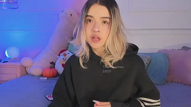 Snapshot of _Tammara_ chatting on 11.14.25 Tammara online show from 11.14.25