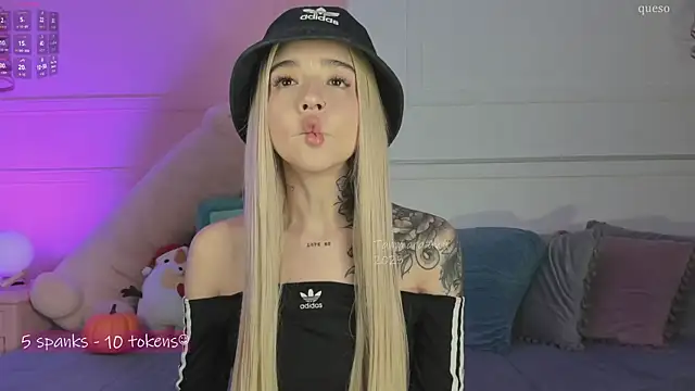 Snapshot of _Tammara_ chatting on 11.29.25 Tammara online show from 11.29.25