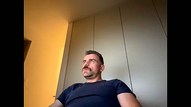 Snapshot of mrbigballs chatting on 10.27.25 mrbigballs online show from 10.27.25