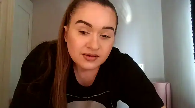 Snapshot of avajade chatting on 02.18.25 avajade online show from 02.18.25