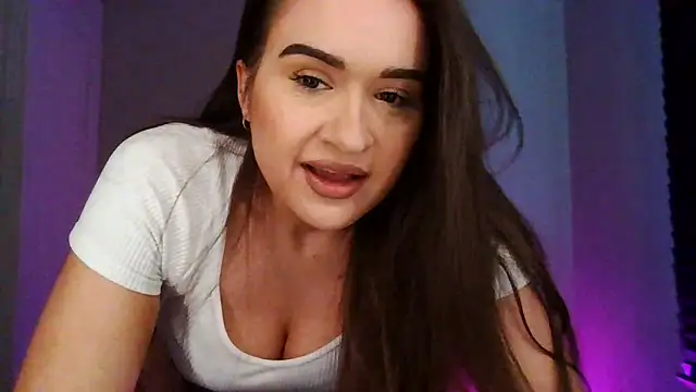 Snapshot of avajade chatting on 10.22.25 avajade online show from 10.22.25