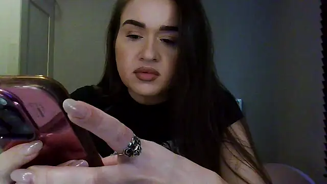 Snapshot of avajade chatting on 10.27.25 avajade online show from 10.27.25