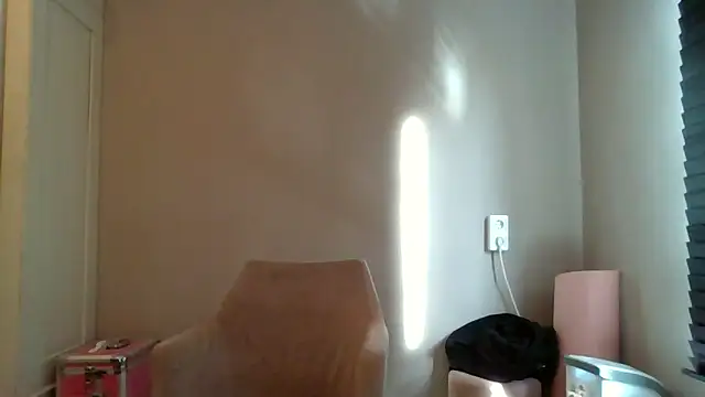 Snapshot of avajade chatting on 11.12.25 avajade online show from 11.12.25