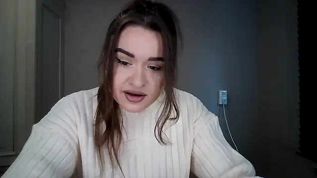 Snapshot of avajade chatting on 11.18.25 avajade online show from 11.18.25