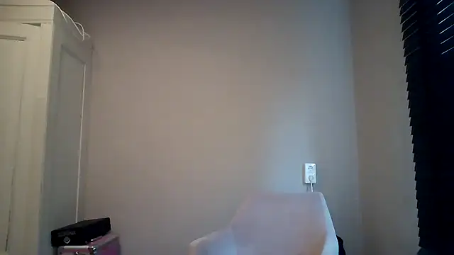 Snapshot of avajade chatting on 11.19.25 avajade online show from 11.19.25