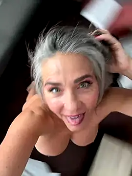 Snapshot of Alimela chatting on 09.29.25 Alimela online show from 09.29.25