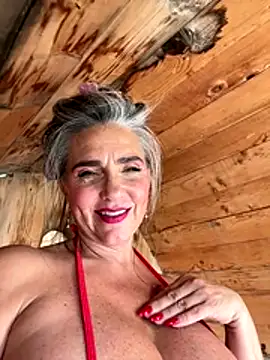 Snapshot of Alimela chatting on 10.28.25 Alimela online show from 10.28.25