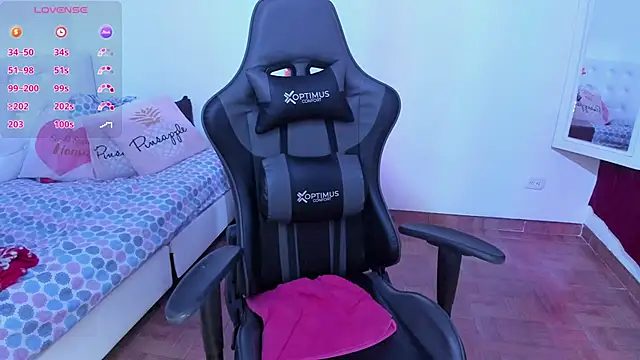 Snapshot of esmeralda_milf chatting on 03.17.25 esmeralda milf online show from 03.17.25