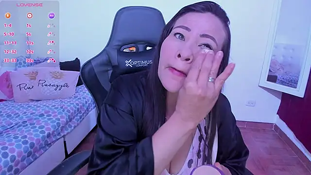 Snapshot of esmeralda_milf chatting on 03.18.25 esmeralda milf online show from 03.18.25