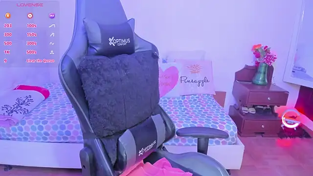 Snapshot of esmeralda_milf chatting on 10.05.25 esmeralda milf online show from 10.05.25