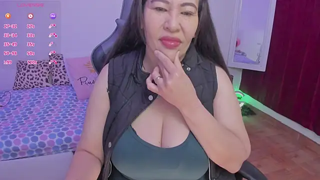 Snapshot of esmeralda_milf chatting on 10.06.25 esmeralda milf online show from 10.06.25