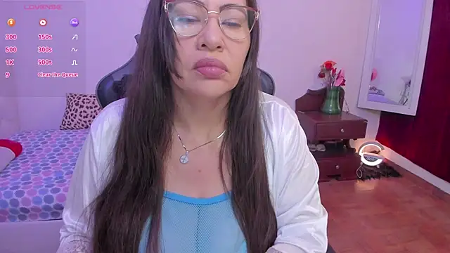 Snapshot of esmeralda_milf chatting on 10.07.25 esmeralda milf online show from 10.07.25