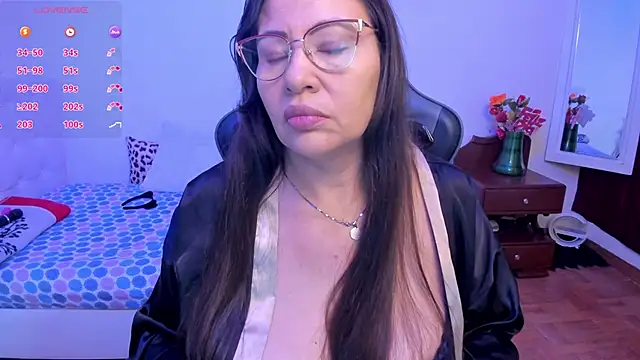 Snapshot of esmeralda_milf chatting on 10.12.25 esmeralda milf online show from 10.12.25