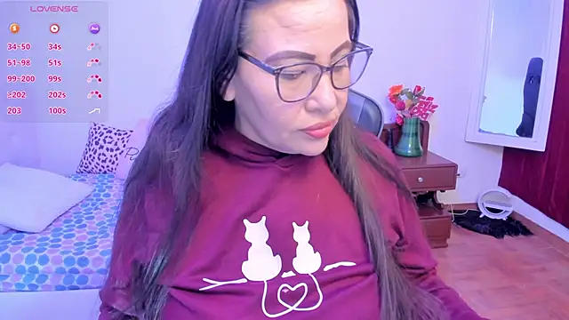 Snapshot of esmeralda_milf chatting on 10.19.25 esmeralda milf online show from 10.19.25