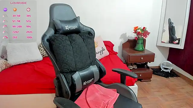 Snapshot of esmeralda_milf chatting on 11.04.25 esmeralda milf online show from 11.04.25