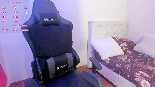 Snapshot of esmeralda_milf chatting on 11.21.25 esmeralda milf online show from 11.21.25