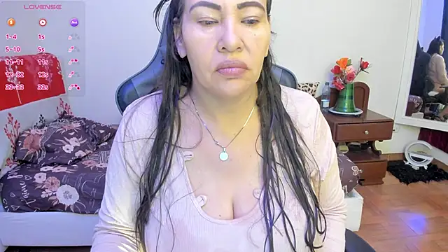 Snapshot of esmeralda_milf chatting on 12.01.25 esmeralda milf online show from 12.01.25