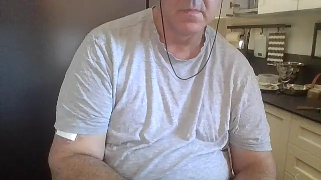 Snapshot of ANONIMO7735 chatting on 09.27.25 ANONIMO7735 online show from 09.27.25