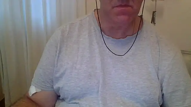 Snapshot of ANONIMO7735 chatting on 09.30.25 ANONIMO7735 online show from 09.30.25