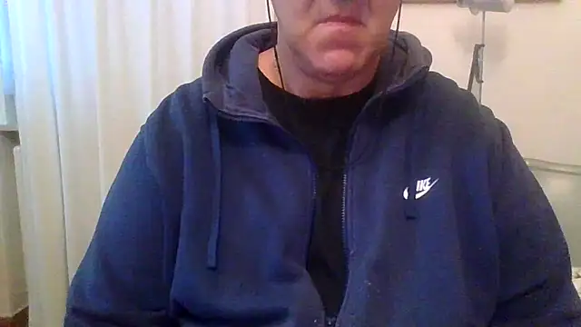 Snapshot of ANONIMO7735 chatting on 10.04.25 ANONIMO7735 online show from 10.04.25