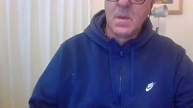 Snapshot of ANONIMO7735 chatting on 10.04.25 ANONIMO7735 online show from 10.04.25