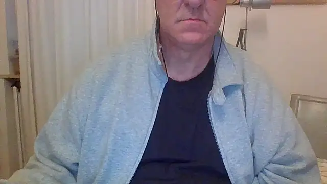 Snapshot of ANONIMO7735 chatting on 10.18.25 ANONIMO7735 online show from 10.18.25