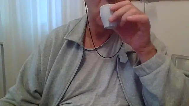 Snapshot of ANONIMO7735 chatting on 10.19.25 ANONIMO7735 online show from 10.19.25