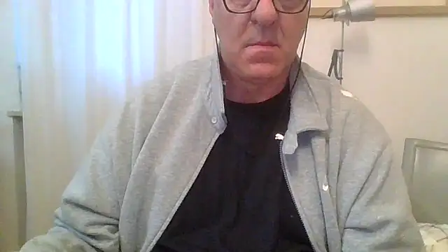 Snapshot of ANONIMO7735 chatting on 10.20.25 ANONIMO7735 online show from 10.20.25