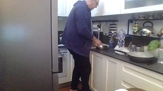 Snapshot of ANONIMO7735 chatting on 10.24.25 ANONIMO7735 online show from 10.24.25