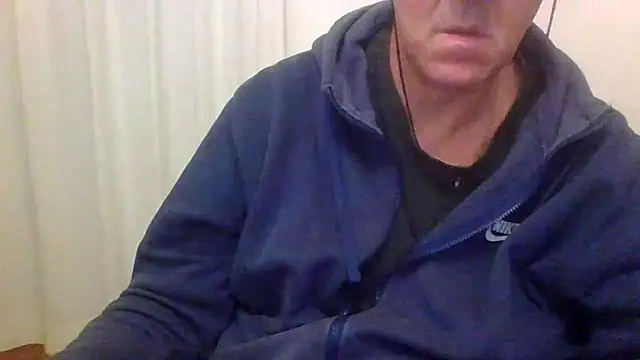 Snapshot of ANONIMO7735 chatting on 11.04.25 ANONIMO7735 online show from 11.04.25