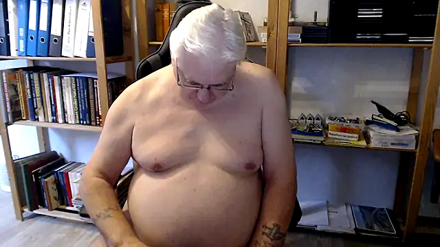 Snapshot of SchwanzhureXXL chatting on 09.09.25 SchwanzhureXXL online show from 09.09.25