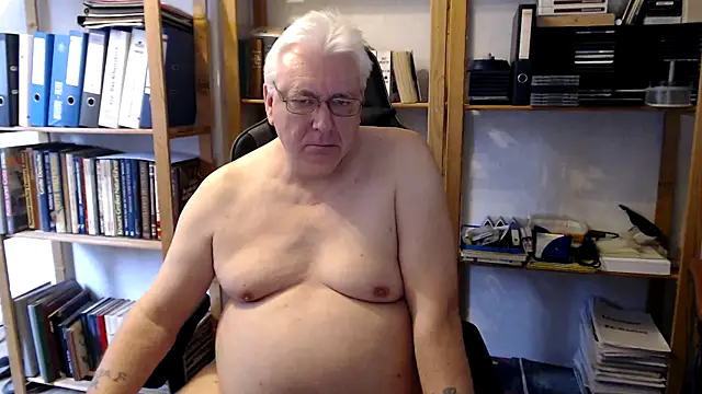 Snapshot of SchwanzhureXXL chatting on 03.13.26 SchwanzhureXXL online show from 03.13.26