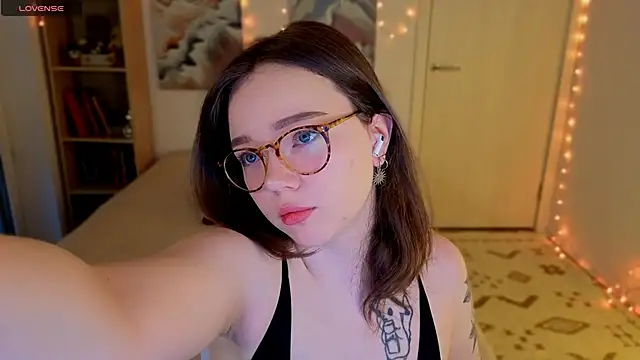 Snapshot of MilenaSaint chatting on 04.15.26 MilenaSaint online show from 04.15.26