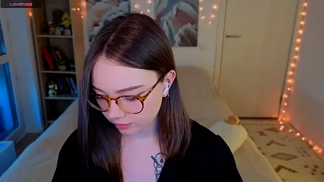 Snapshot of MilenaSaint chatting on 04.21.26 MilenaSaint online show from 04.21.26