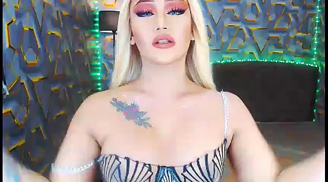 Snapshot of KylieMaxwellCaulfield_TS chatting on 01.29.25 KylieMaxwellCaulfield TS online show from 01.29.25