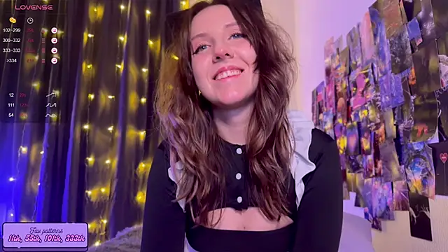 Snapshot of HotaruTomo chatting on 12.21.25 HotaruTomo online show from 12.21.25