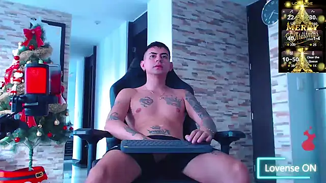 Snapshot of Lobito_xxxl chatting on 12.17.25 Lobito xxxl online show from 12.17.25