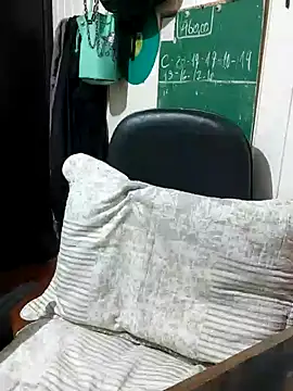 Snapshot of ElfGrey chatting on 01.23.25 ElfGrey online show from 01.23.25