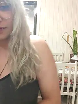 Snapshot of ElfGrey chatting on 03.14.25 ElfGrey online show from 03.14.25