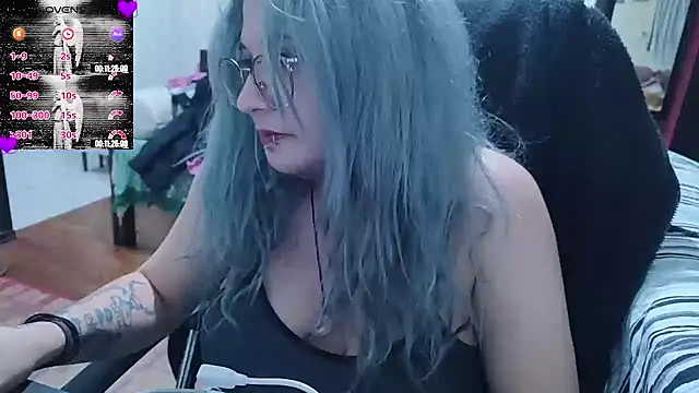 Snapshot of ElfGrey chatting on 09.22.25 ElfGrey online show from 09.22.25