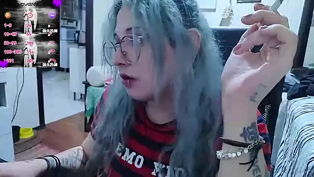 Snapshot of ElfGrey chatting on 10.01.25 ElfGrey online show from 10.01.25