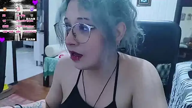 Snapshot of ElfGrey chatting on 10.05.25 ElfGrey online show from 10.05.25