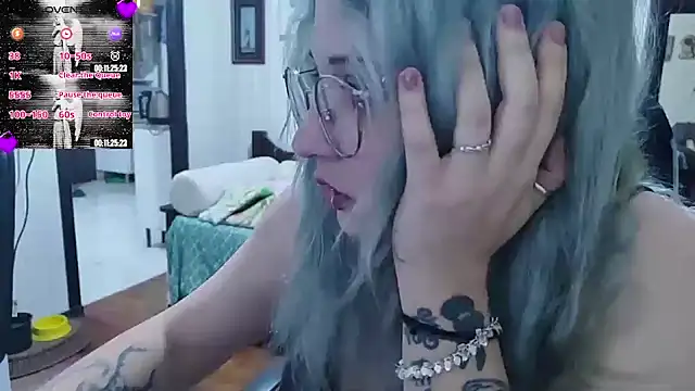 Snapshot of ElfGrey chatting on 11.19.25 ElfGrey online show from 11.19.25