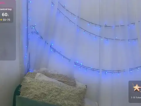 Snapshot of ninaa_fox chatting on 06.25.26 ninaa fox online show from 06.25.26