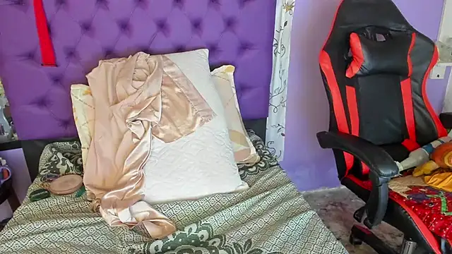 Snapshot of Margoth_clain chatting on 10.30.25 Margoth clain online show from 10.30.25