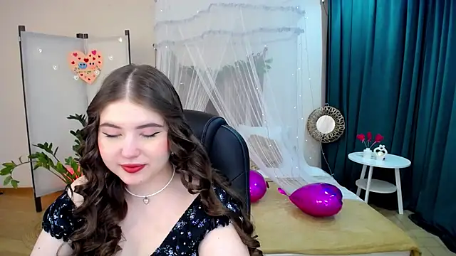 NicoleFoxery online show from 02.21.25