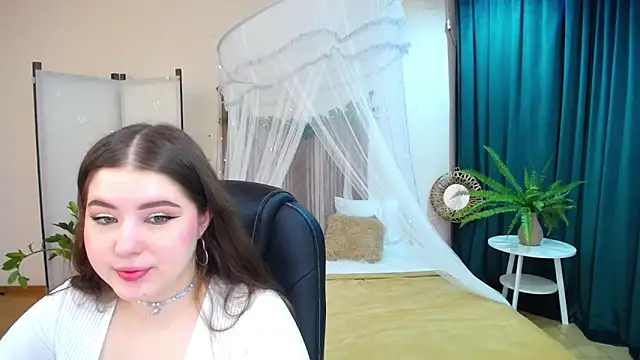 NicoleFoxery online show from 03.17.25