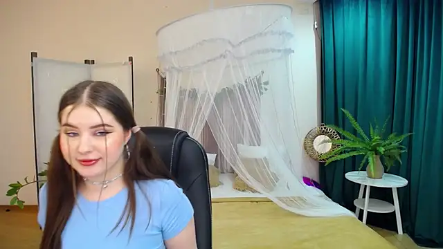 NicoleFoxery online show from 03.20.25